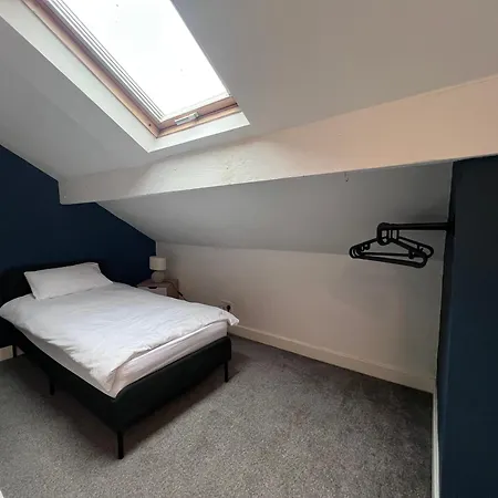 The Bluebird Ii Bed & Breakfast Leeds (West Yorkshire)
