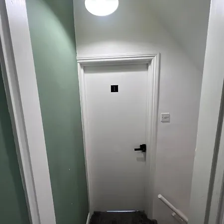 The Bluebird Ii Bed & Breakfast Leeds (West Yorkshire)